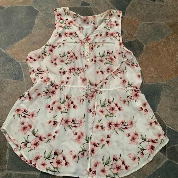 Ladies sleeveless top - Picture 2 of 2